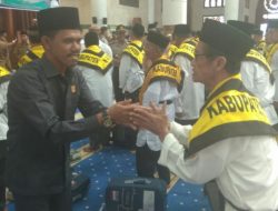 Yusripandi Bersama Sejumlah Anggota DPRD Natuna Ikut Lepas JCH 2018