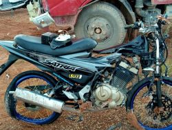 Sepeda Motor Ini Adu Kambing Dengan Lori