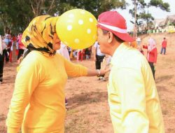 Pj Walikota Tanjungpinang dan Istri Ikut Lomba Joget Balon