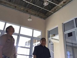 Dalmasri Syam Tinjau Kerusakan Kantor Lurah Tanjung Uban Kota