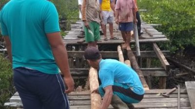 Anak Setungkuk Pertaruhkan Nyawa Saat Pergi Sekolah, Ini Alasannya