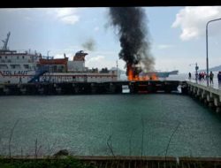 Kapal Pengangkut BBM Meledak di Selat Lampa, 1 Tewas