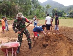 Babinsa Koramil 04 Letung Ikut Goro Bersama Warga