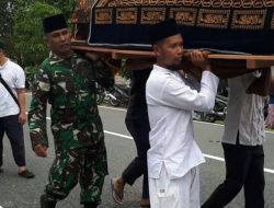 Babinsa Pengadah Ikut Antar Jenazah Mertua Bupati Anambas