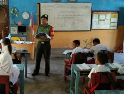 Dukung Pendidikan di Perbatasan, Babinsa Selaut dan Sedanau Ajar Anak SD