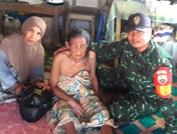 Babinsa Kelarik Utara Santuni Janda Berusia Hampir se Abad