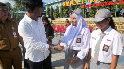 50 Pelajar SMAN 1 Batam Terima KTP-el