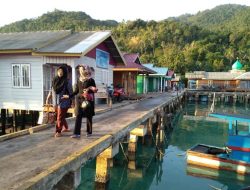 Masyarakat Sabang Mawang Barat Pulau Tiga Krisis Air Bersih
