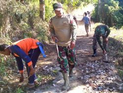 Koramil 03/Sedanau Terjunkan Personelnya untuk Goro Bersih Jalan