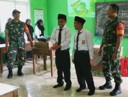 Laksanakan Komsos, Babinsa Gunung Putri Berikan Wasbang Kepada Anak Sekolah