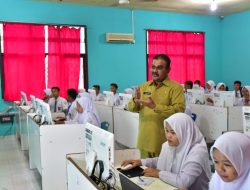 Bupati Karimun Tinjau UNBK di SMAN 1 Kundur