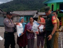 Babinsa Pian Tengah Ikut Bagikan Rastra untuk Masyarakat