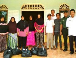 Koramil 03/Sedanau Bagi-bagi Sembako kepada Lansia dan Jompo di Batubi
