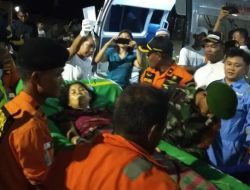 Kepala Basarnas Natuna Ikut Evakuasi Ibu Melahirkan Diatas Kapal