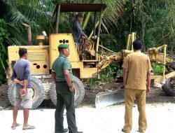 Serda A. Tanjung Ikut Tinjau Pengaspalan Jalan Binjai-Tanjung Bayan