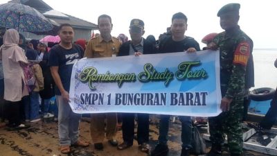 Babinsa Sedanau Ikut Lepas Rombongan SMPN 1 Bunguran Barat Study Tour ke Serasan Timur