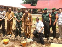 Babinsa Sedanau dan Gunung Putri Ikut Letakkan Batu Pertama Pembangunan Lab dan Perpus di Segeram