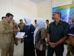 Bupati Bintan Bagi Operasional RT/RW Hingga Desa dan Kelurahan Bintan