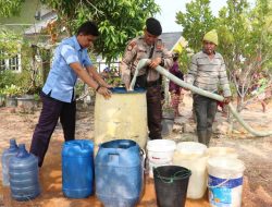 Polres Lingga Bersama PDAM Bantu Air Bersih ke Warga