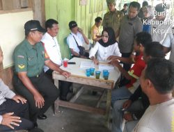 Babinsa Kelarik Turut Saksikan Penyerahan Bantuan Korban Kebakaran Rumah