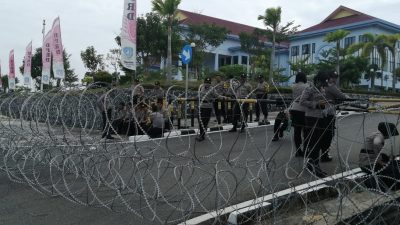 Kawat Berduri Hiasi Gedung DPRD Kepri