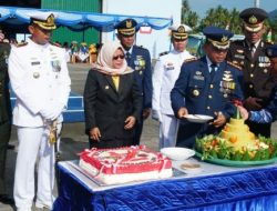 Pemotongan Tumpeng Warnai HUT TNI 74 di Ujung Utara NKRI