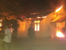 Rumah Warga Batubi Ludes Terbakar, Ini Penyebabnya !!