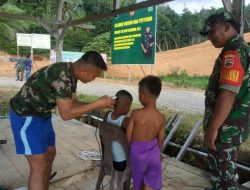 Manfaatkan Waktu Luang, Satgas TMMD 2019 wilayah Kodim 0318/Natuna Pangkas Rambut Pelajar