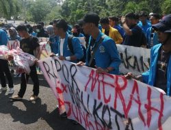 Dinilai Rapor Merah, Puluhan Mahasiswa Geruduk Kantor Wali Kota Tanjungpinang