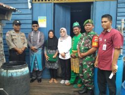 Personel Koramil 03/Sedanau Turut Kawal Penyaluran BPNT di Wilayahnya