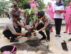 Polres dan Forkopimda Lingga Tanam Pohon