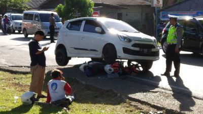 Daihatsu Ayla Seruduk Yamaha Vixion di Depan Kantor Imigrasi Tanjungpinang