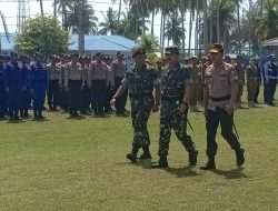 Bersama Kapolri, Panglima TNI Pimpin Apel Operasi Kemanusiaan di Natuna