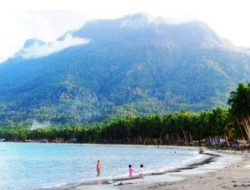 Rusdi Minta Pemerintah Perhatikan Kebersihan di Pantai Tanjung Natuna