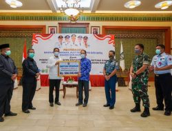 Isdianto Serahkan Bantuan Penanganan Covid19