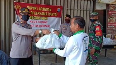 Polres dan Polsek-Polsek di Tanjungpinang Bagikan Paket Sembako, Masker Serta Pengadaan Dapur Lapangan