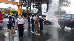 Satpol PP Lakukan Penyemprotan Disinfektan di Wilayah Tanjungpinang Barat dan Tanjungpinang Timur (7)