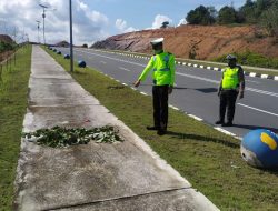 Pengendara Motor Tabrak Trotoar Jalan Pulau Dompak