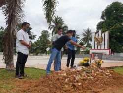 Sejumlah Jurnalis Ziarah ke Makam Wali Kota Tanjungpinang