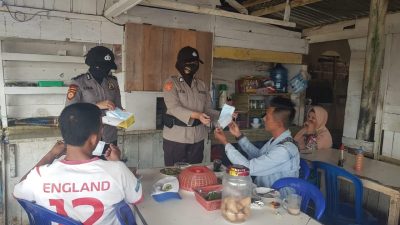 Sambut Hari Bhayangkara ke-74, Polwan dan PNS Polres Lingga Bagikan Masker Gratis