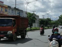 Kabel Optik Menjuntai Membahayakan Pengguna Jalan di Kilometer 7 Tanjungpinang
