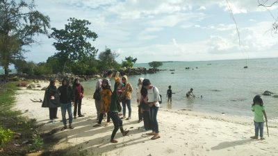 Pantai Tanjung Siambang Primadona Pulau Dompak