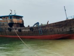 Awak Kapal KLM Miftha Rezky Selamat dari Laka Laut