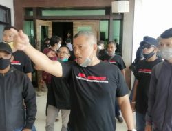 Andi Cori dan Puluhan Anak Pribumi Geruduk Kantor Gubernur Kepri