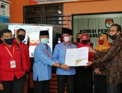 Berkas Dinyatakan Lengkap oleh KPU, Dalmasri: Terima Kasih Apri Sujadi, Wello Baca Puisi