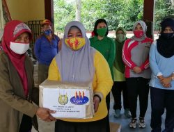 GOW Tanjungpinang Bagikan Paket Sembako ke Pekerja TPA Ganet