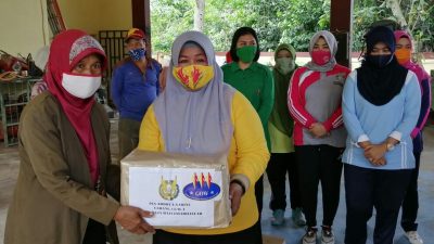 GOW Tanjungpinang Bagikan Paket Sembako ke Pekerja TPA Ganet