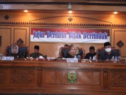 Plt. Walikota Tanjungpinang lakukan Penandatanganan dan Persetujuan Bersama Pimpinan DPRD Tanjungpinang