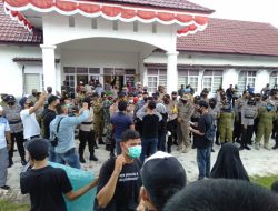 Wakil Ketua I DPRD Natuna Temui Mahasiswa yang Kembali Unjuk Rasa UU Cipta Kerja