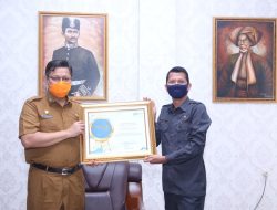 Sukses Sensus Penduduk Online 2020, Pemko Terima Penghargaan